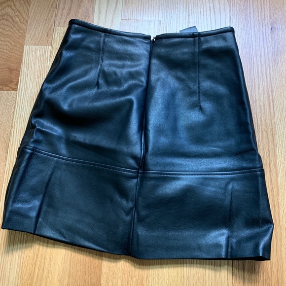 FAUX LEATHER H&M HIGH WAISTED SKIRT - Picture 2 of 3